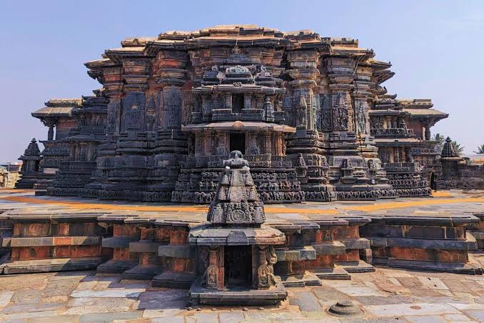 ಬೇಲೂರು ಮತ್ತು ಹಳೆಬೀಡು
